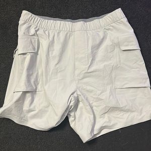 Men’s Lululemon Cargo Shorts 6’